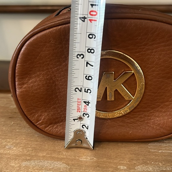- Michael by Michael Kors Brown Leather Small Pouch with gold hardware ver… - Picture 13 of 15